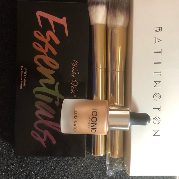 Violet Voss Essentials Pro Palette/brushes/ iconic - Picture 1 of 2